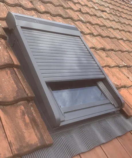Pose de volets VELUX motorisés à énergie solaire à Sélestat