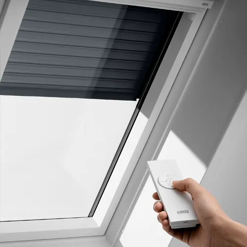 Installation de volet roulant motorisé VELUX® avec contrôle à distance à Sélestat